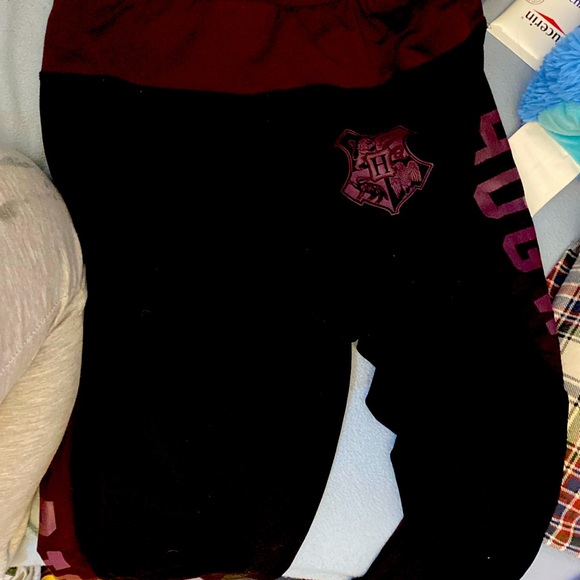 hogwarts leggings maroon purple and black - Picture 1 of 1